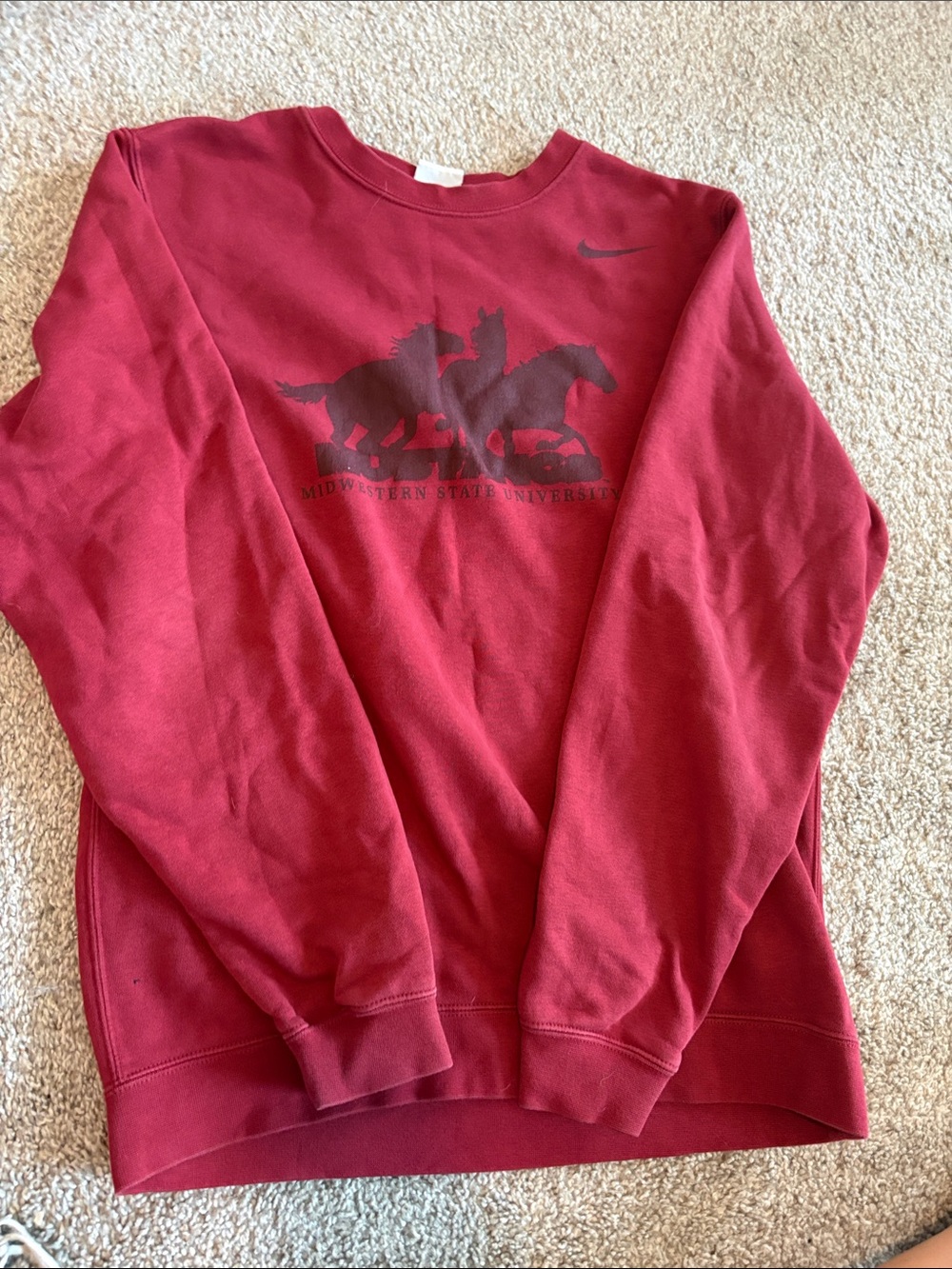 Nike Men’s Maroon Crewneck Sweatshirt with Subtle Graphic